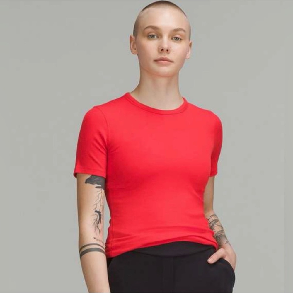 Lululemon Hold Tight Short Sleeve Size 8